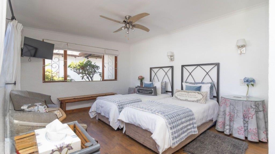 7 Bedroom Property for Sale in Westcliff Western Cape